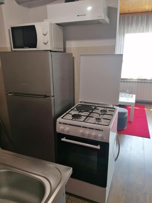 Cozy 1-Bdrm Apt In Dubec, Ideal For Work Or Study Sesvete Exteriér fotografie