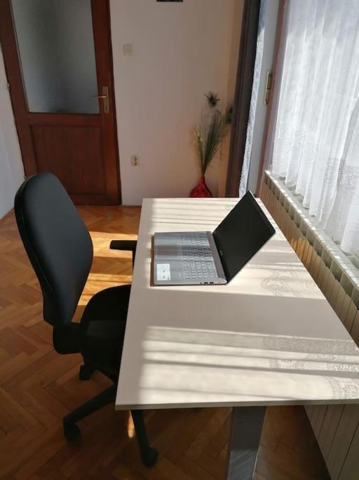 Cozy 1-Bdrm Apt In Dubec, Ideal For Work Or Study Sesvete Exteriér fotografie