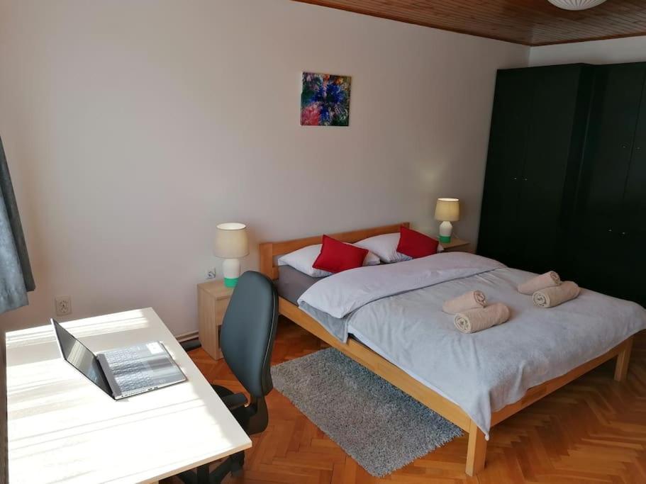 Cozy 1-Bdrm Apt In Dubec, Ideal For Work Or Study Sesvete Exteriér fotografie